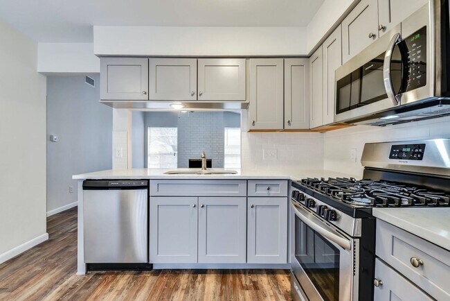 Building Photo - 124 W William Cannon Dr