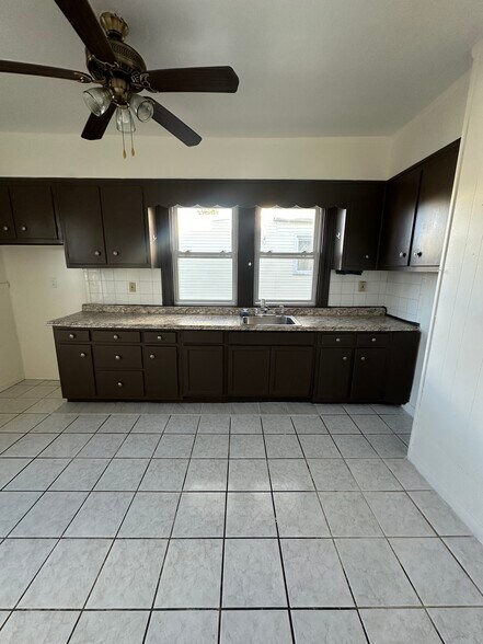 Building Photo - 18 Noll Pl