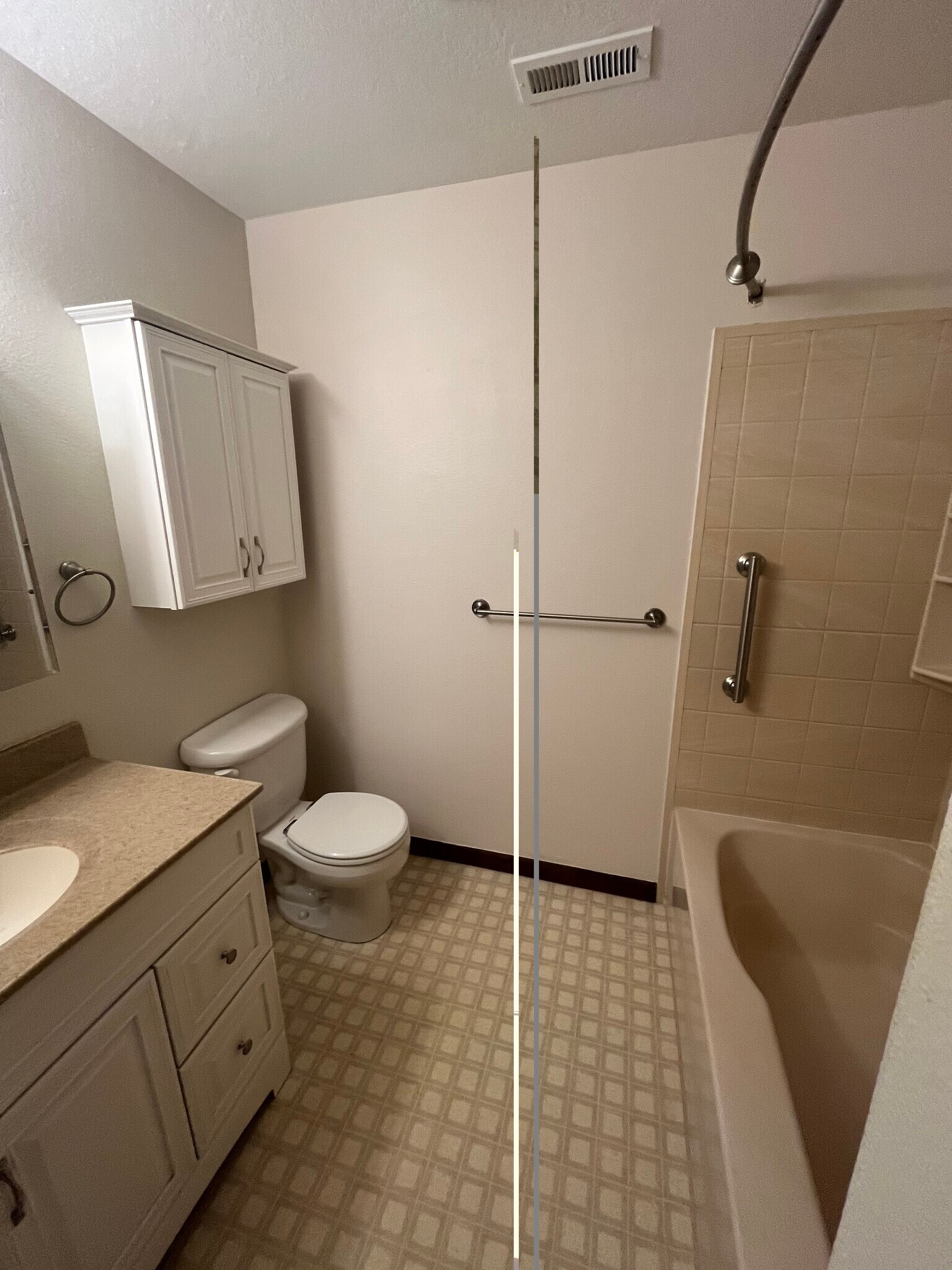 Bathroom - 7511 N Edgewater Ave