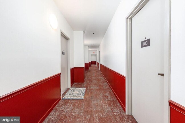 Building Photo - 303 Vine St