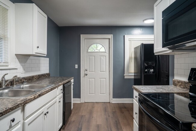 Building Photo - 2bd/1ba Bungalow!!