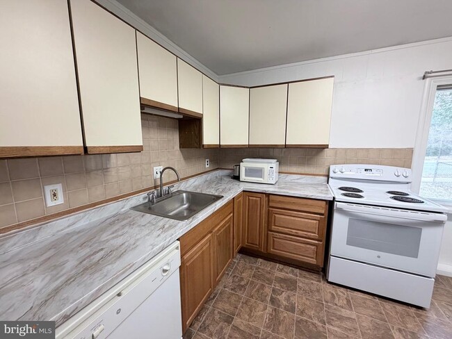 Building Photo - 2207 Luzerne Ave