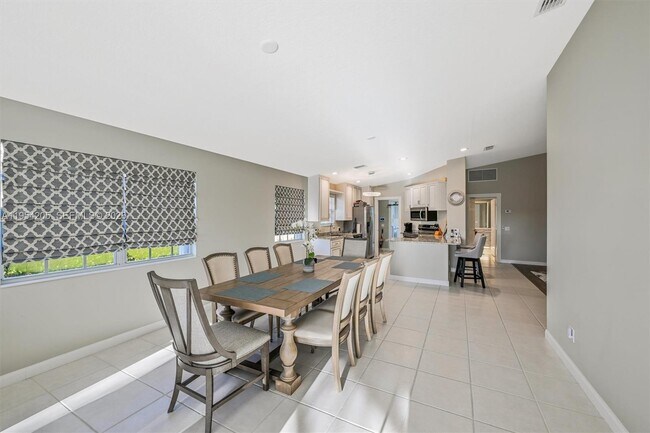 Building Photo - 10733 SW Elsinore Dr