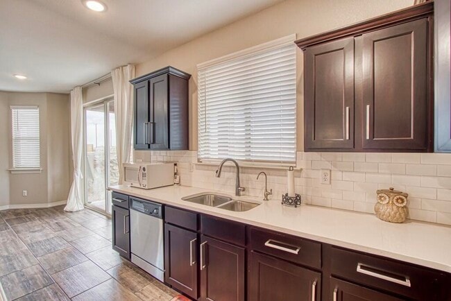 Building Photo - 4716 Christian Azcarate St