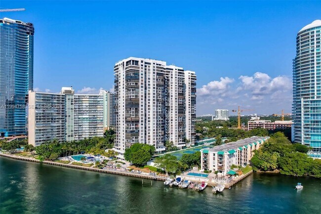 Building Photo - 2333 Brickell Ave