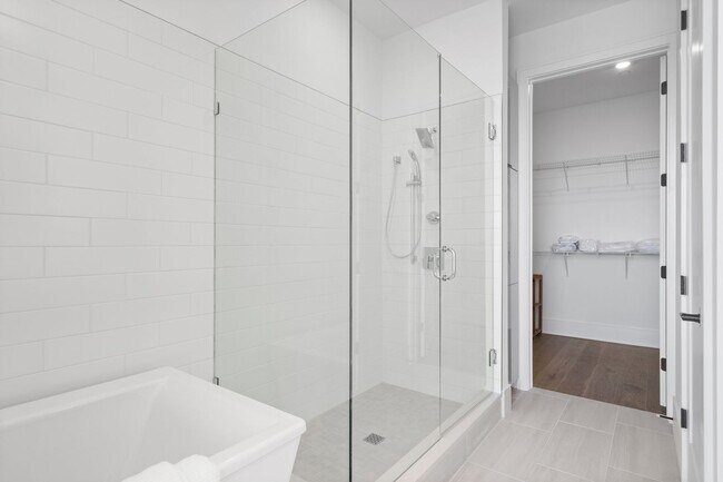 Building Photo - Premier Penthouse Suite at Seven 88 West Midtown-