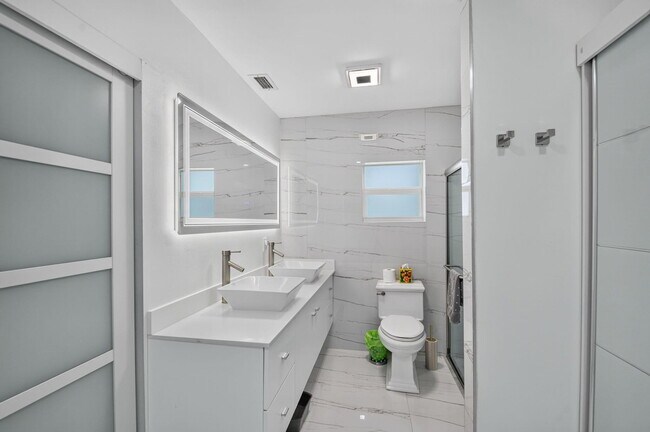 Building Photo - 14624 Country Side Ln