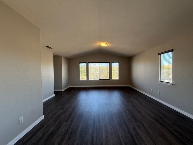 Building Photo - Beautiful River Oaks Large Two Story Home With Three Car Garage