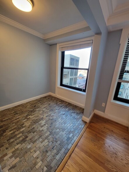 Building Photo - 15 E Kirby St