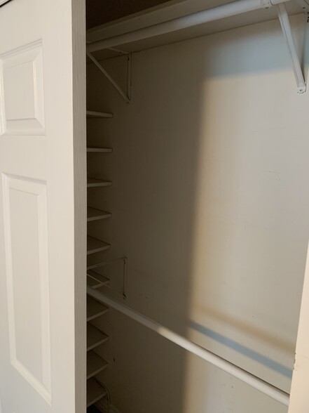 Primary closet - double rod - 4062 Georgia St