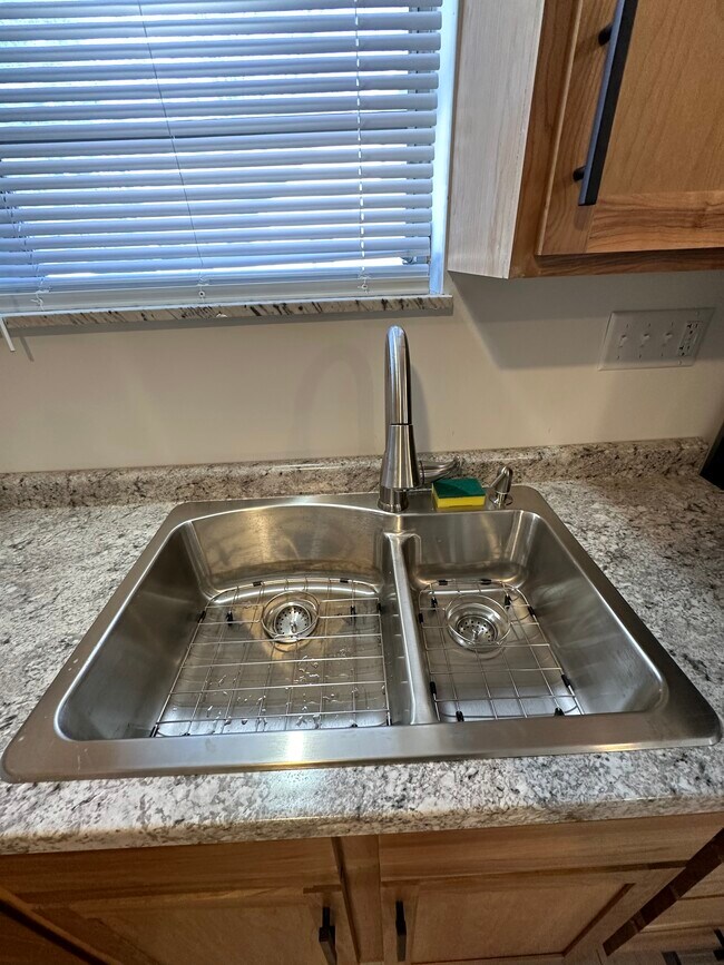 Building Photo - 109 E Jackson St