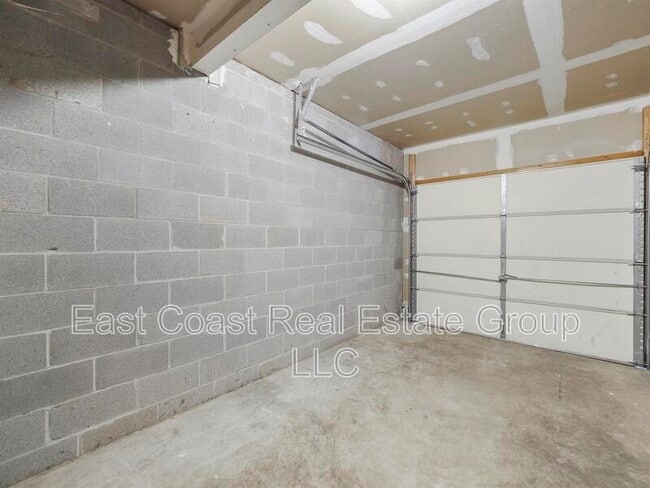 Building Photo - 6100 Newport Terrace