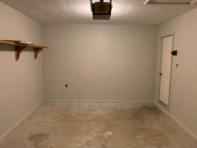 Building Photo - 112 Hunter Ridge Dr