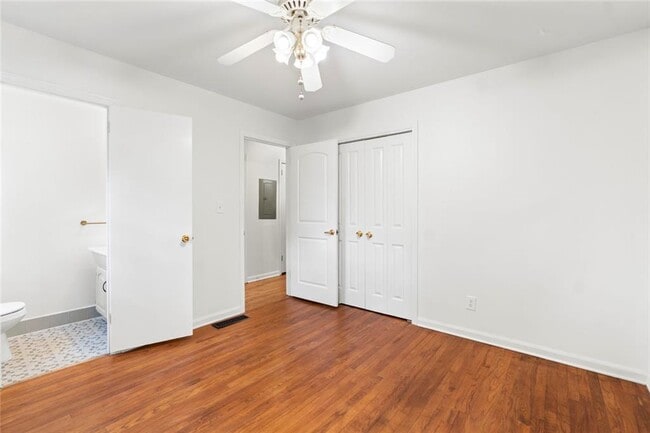 Building Photo - 2630 Warwick Cir NE