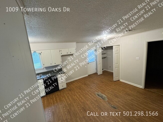 Building Photo - 1009 Towering Oaks Dr