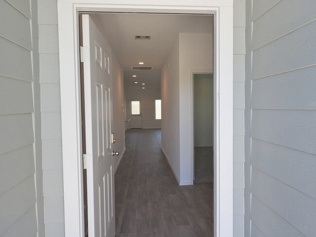 Building Photo - 2226 Laurel Bloom Ln