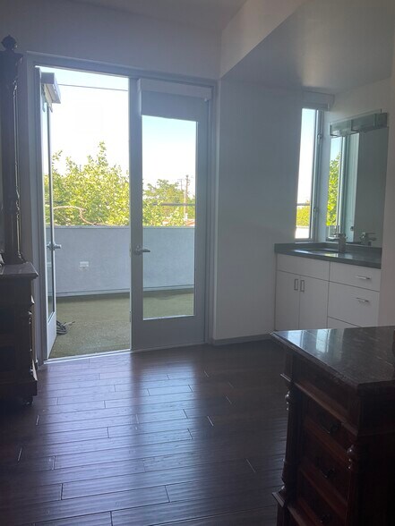 master bedroom - 300 20th St