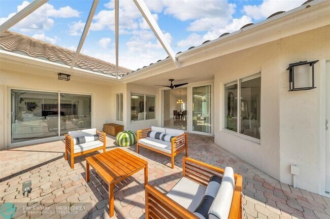 Building Photo - 9585 Carousel Cir S
