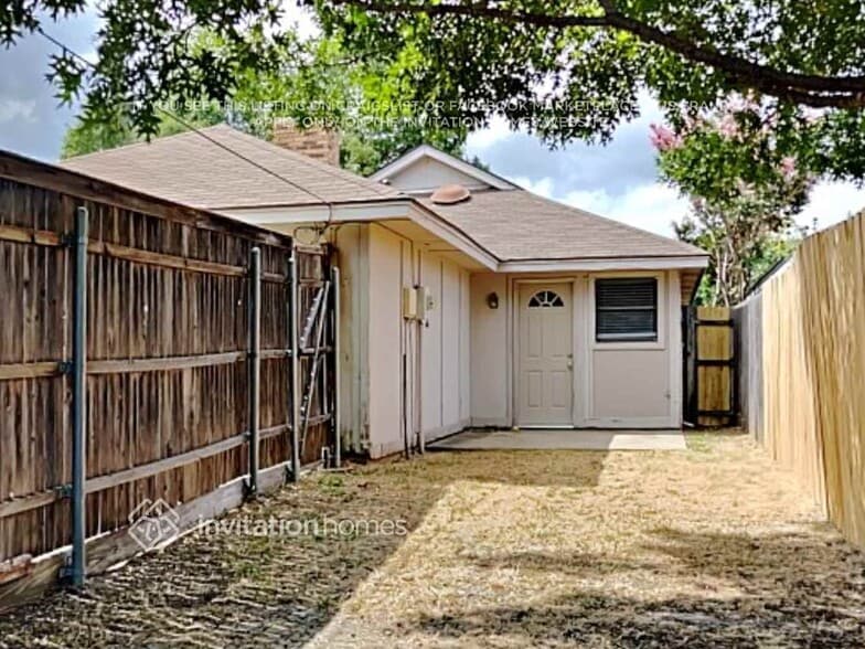 Building Photo - 2559 Sunscape Ln