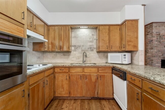 Building Photo - 7505 Brentcove Cir