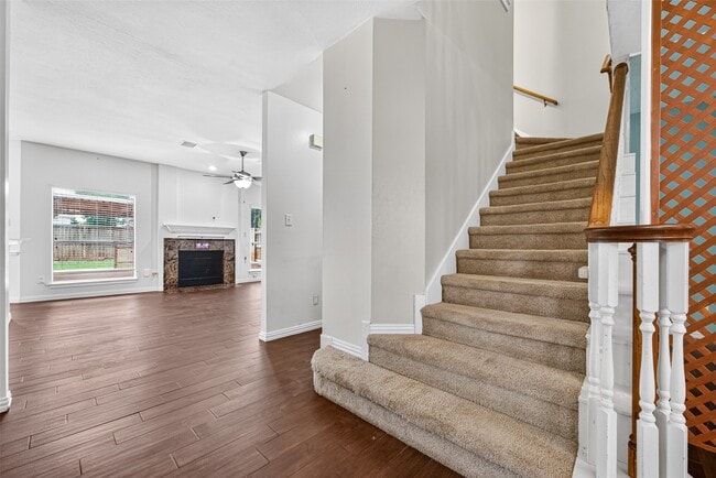 Building Photo - 6311 Drake Elm Dr
