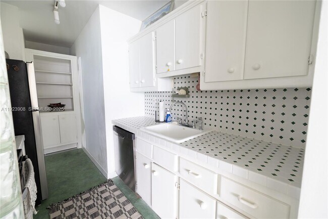 Building Photo - 100 Lincoln Rd