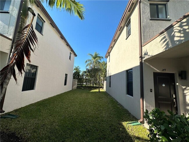 Building Photo - Northeast 208th Terrace, Miami, FL 33179 - 3 BR 3 BA townhouse