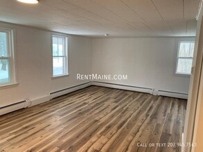 Building Photo - 1084 School St