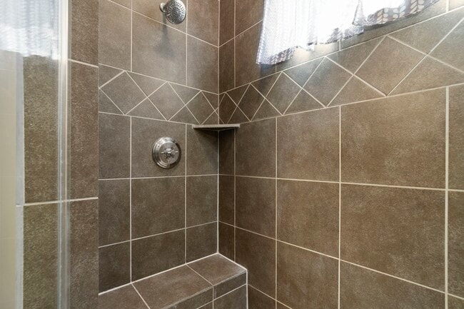 Building Photo - 1218 Sandman St