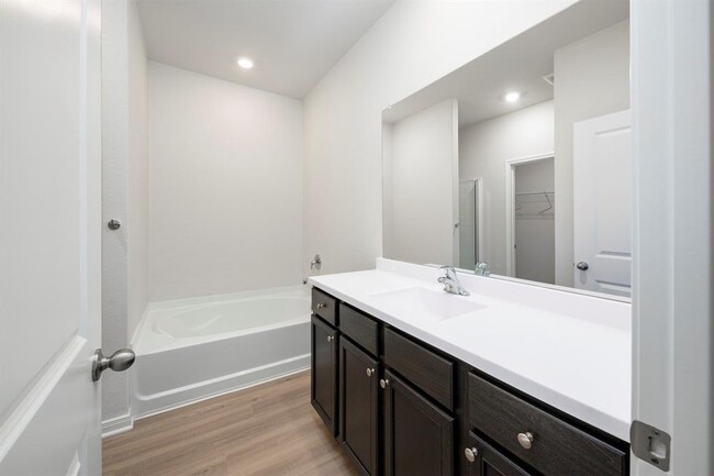 Building Photo - 15403 Maple Ter Dr