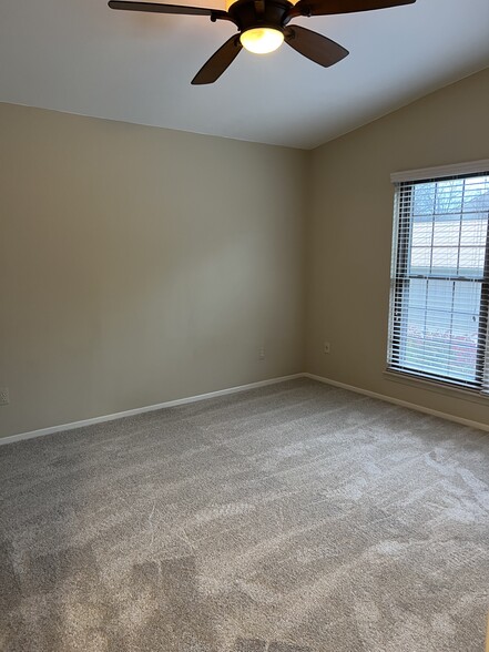 Building Photo - 39930 Crosswinds Rd