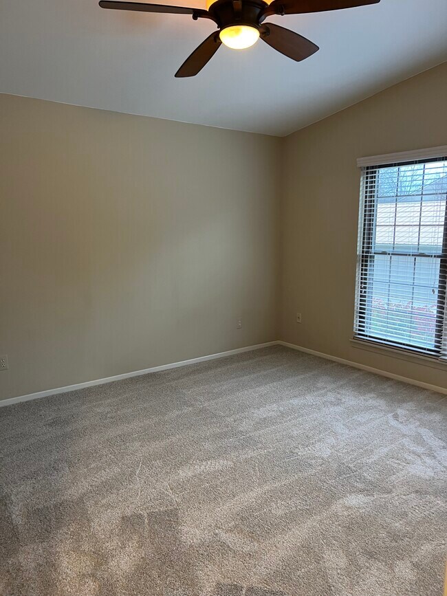 Building Photo - 39930 Crosswinds Rd