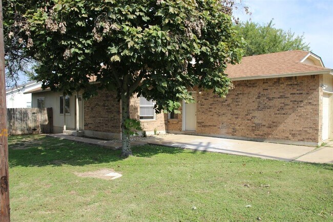 Building Photo - 627 Luther Dr