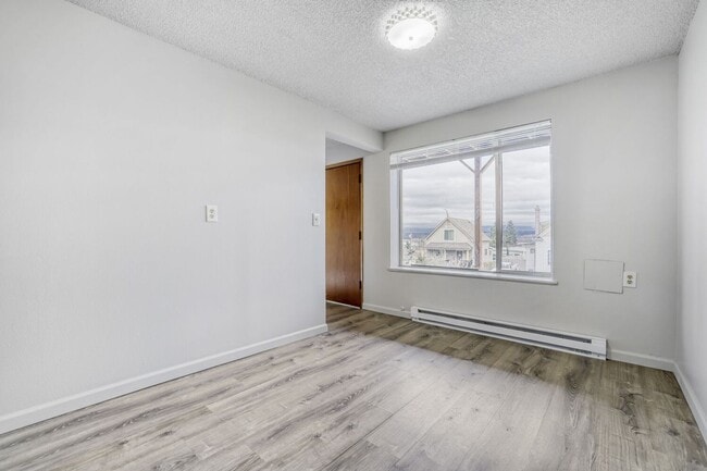 Building Photo - 3610 Oakes Ave