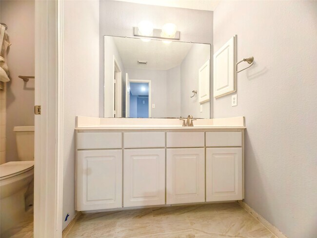 Building Photo - 15510 Fir Woods Ln