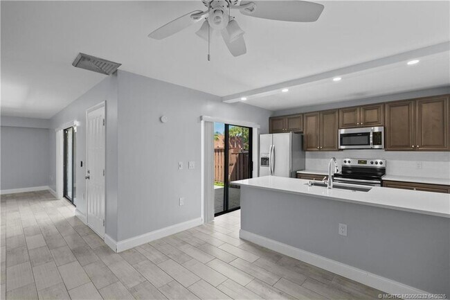 Building Photo - 3579 SW Sunset Trace Cir