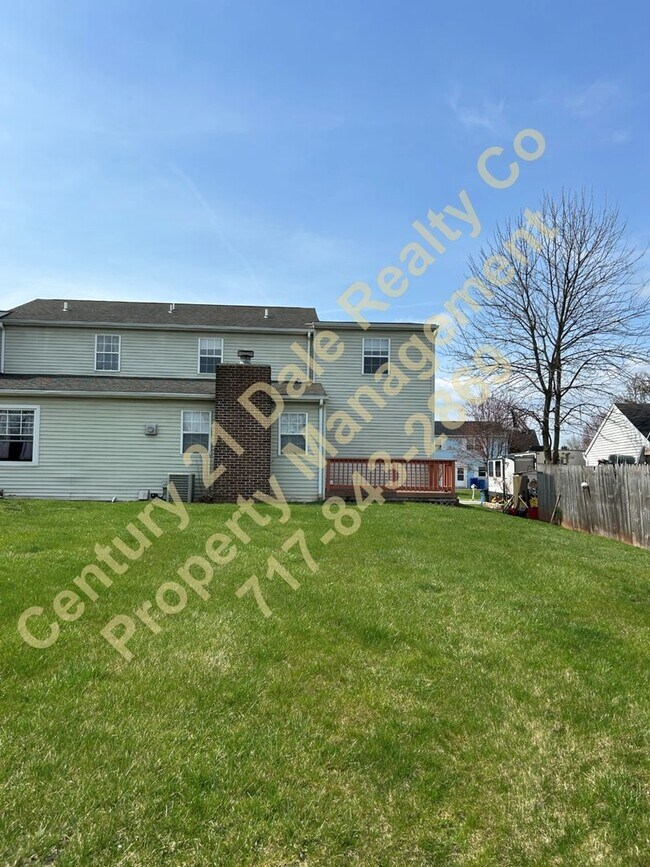 Building Photo - 3 BR, 1.5 Baths, 1 car garage Dover PA