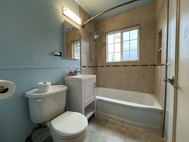 Building Photo - Cozy Portland Gem with Bright, Open Living...