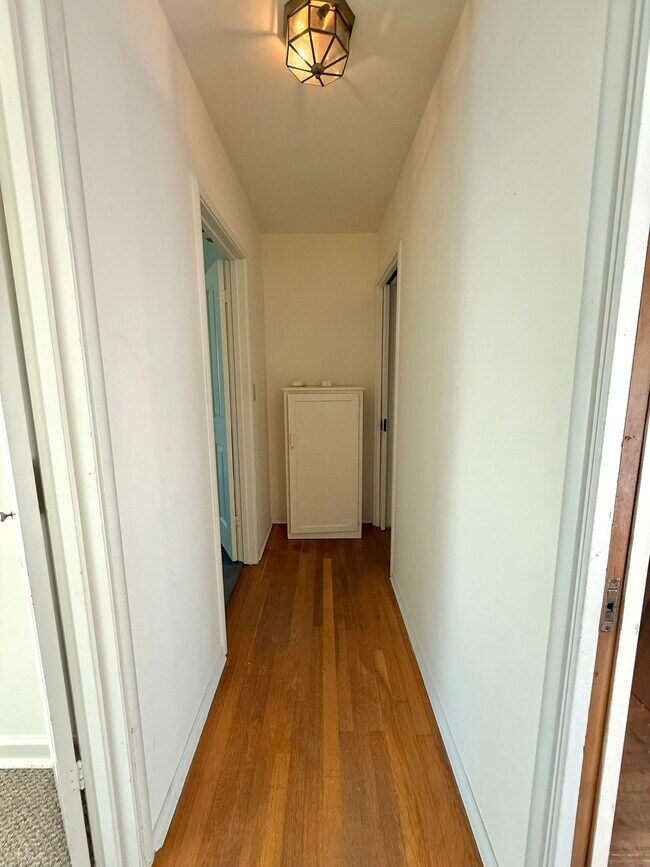 Building Photo - 810 Martin St