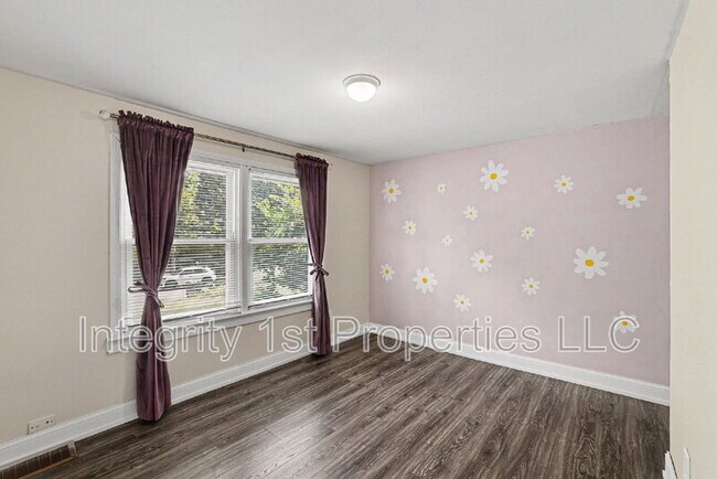 Building Photo - 3638 Genessee St