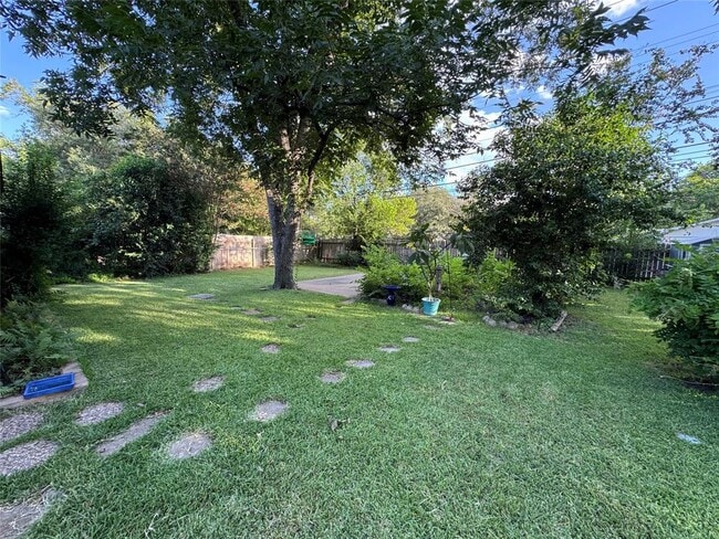 Building Photo - 2303 Remuda Trail