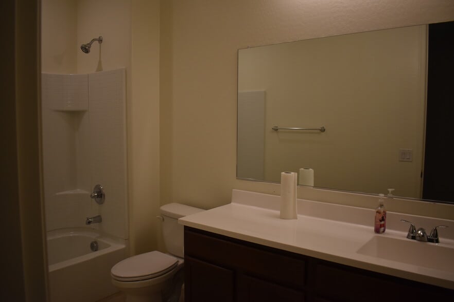 Guest Bathroom - 260 E Hawaii Dr