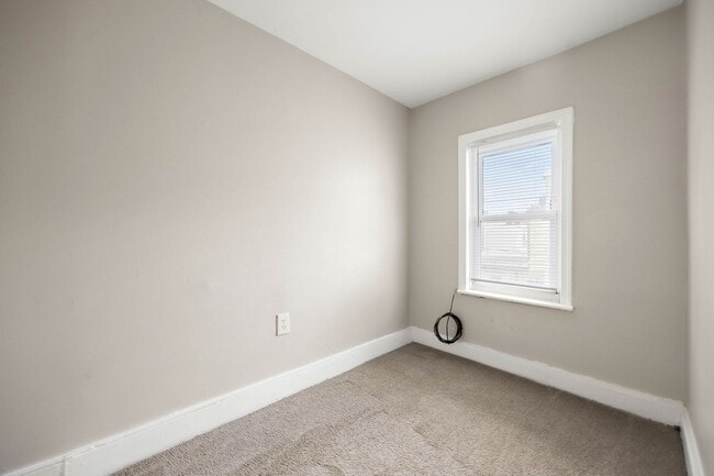 Building Photo - 3 Bedroom townhouse in Wilmington