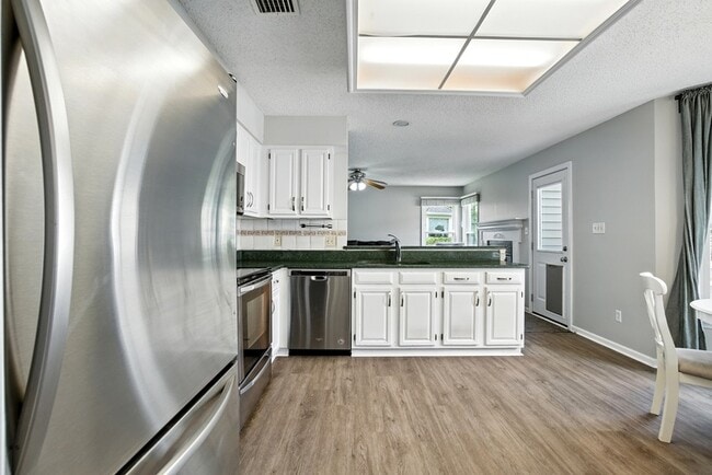 Building Photo - 1036 Woodsmans Reach