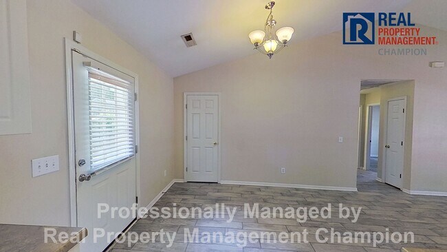 Building Photo - 3 BD/2BA Home with Fenced Back Yard in Azalea Trace - Students Welcome