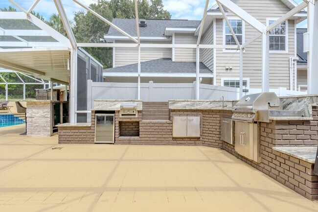 Building Photo - 33721 Spring Dr