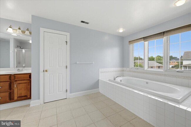 Building Photo - 104 Bramble Ct