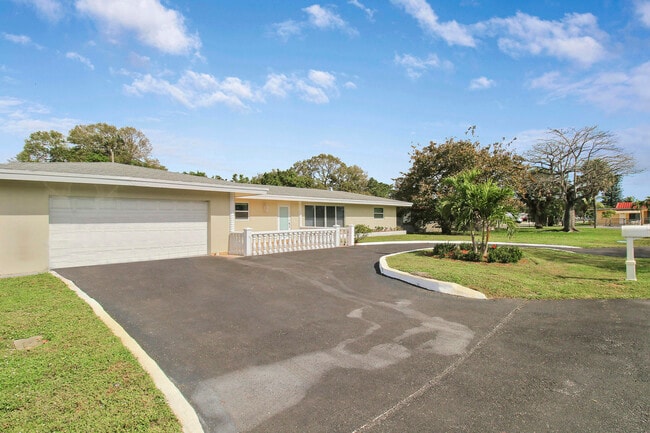 Building Photo - 1231 SW 32nd St