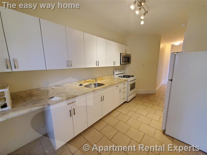 Building Photo - 991 Massachusetts Ave