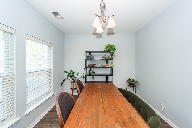 Building Photo - 3 Bedroom 2.5 Bath Single Family Home in W...